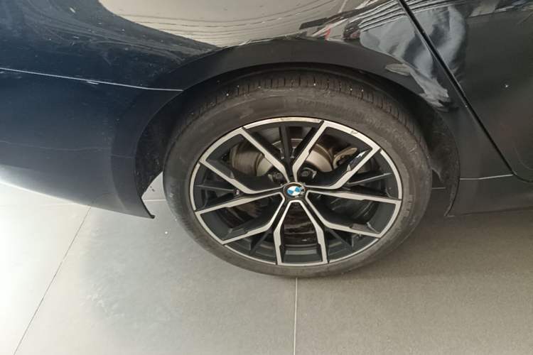 Used BMW 5 Series 2023 530Li Luxury Edition M Sport Package Right Rear Wheel Hub