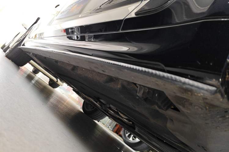 Used BMW 5 Series 2023 530Li Luxury Edition M Sport Package Right Side Sill