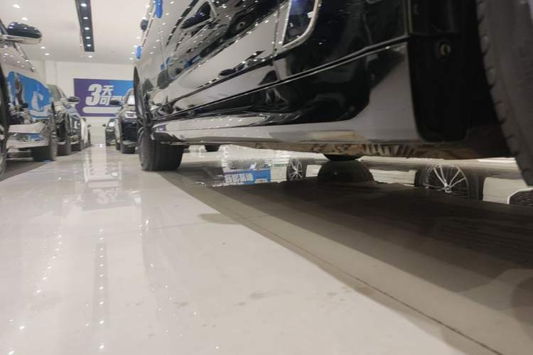 Used BMW 5 Series 2023 530Li Leading Model M Sport Package Right Side Sill