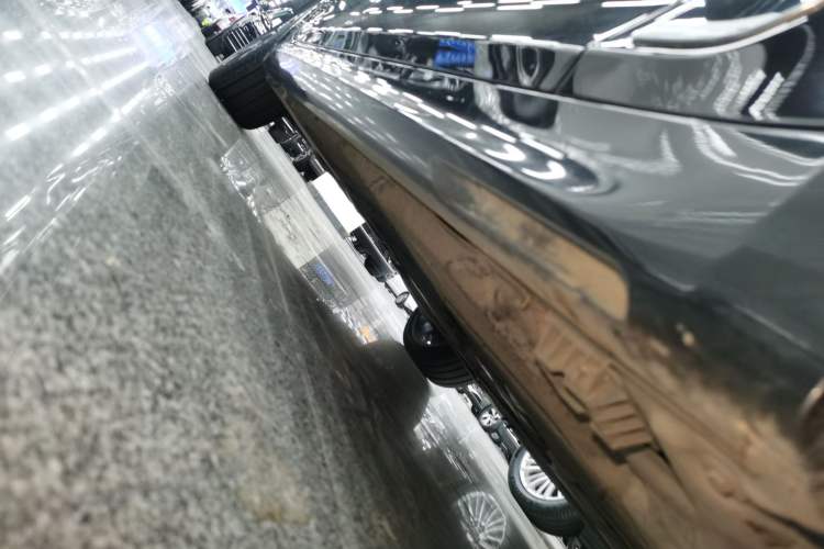 Used BMW 5 Series 2023 530Li Luxury Edition M Sport Package Right Side Sill