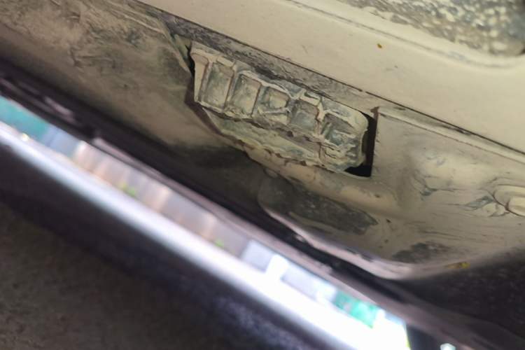 Used BMW 5 Series 2023 530Li Luxury Edition M Sport Package Right Side Sill