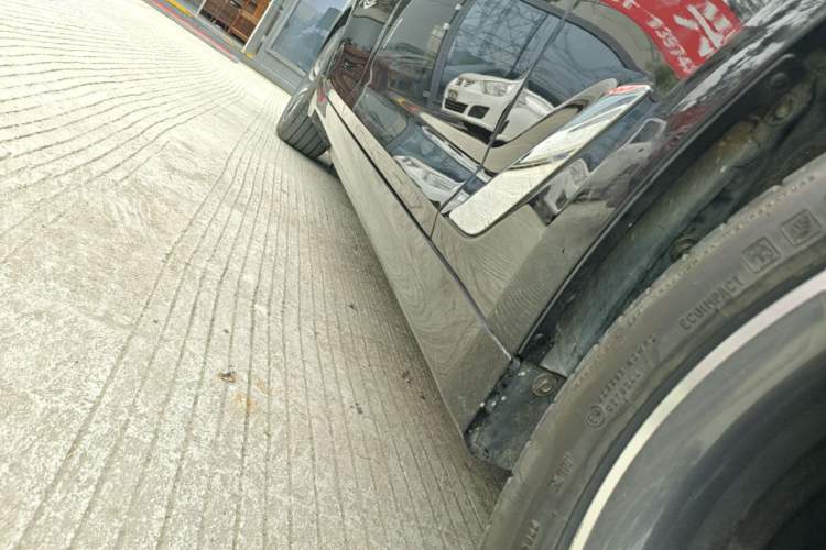 Used BMW 5 Series 2023 530Li Leading Edition Luxury Package Right Side Sill