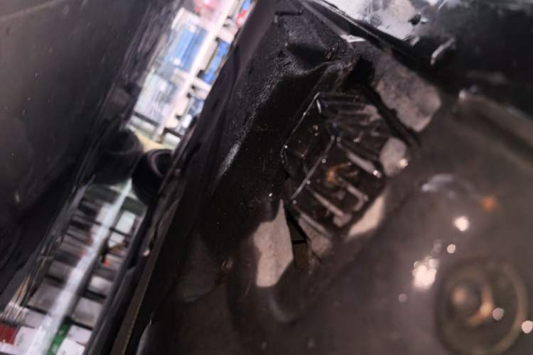 Used BMW 5 Series 2023 530Li Luxury Edition M Sport Package Right Side Sill