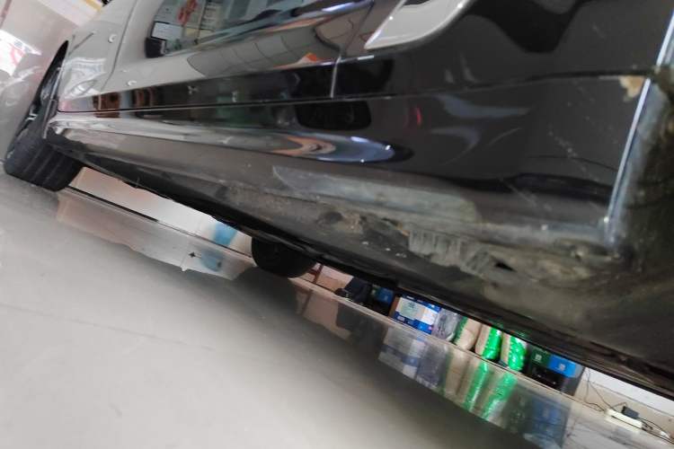 Used BMW 5 Series 2023 530Li Luxury Edition M Sport Package Right Side Sill