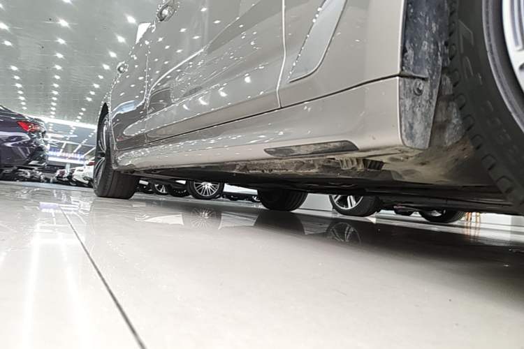 Used BMW 5 Series 2023 530Li Leading Model M Sport Package Right Side Sill