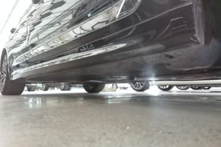 Used BMW 5 Series 2023 530Li Leading Model M Sport Package Right Side Sill