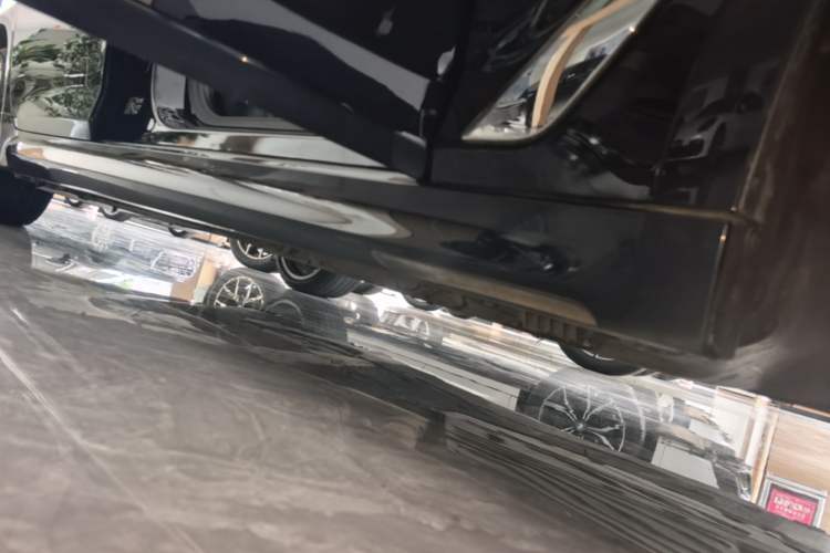 Used BMW 5 Series 2023 530Li Leading Model M Sport Package Right Side Sill