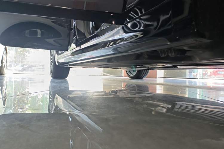 Used BMW 5 Series 2023 530Li Leading Model M Sport Package Right Side Sill