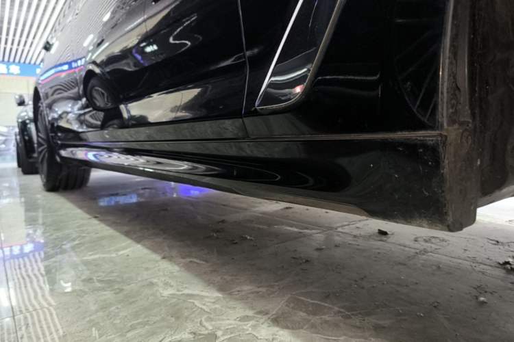 Used BMW 5 Series 2023 530Li Leading Model M Sport Package Right Side Sill