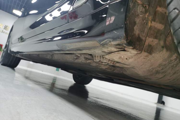 Used BMW 5 Series 2023 530Li Luxury Edition M Sport Package Right Side Sill