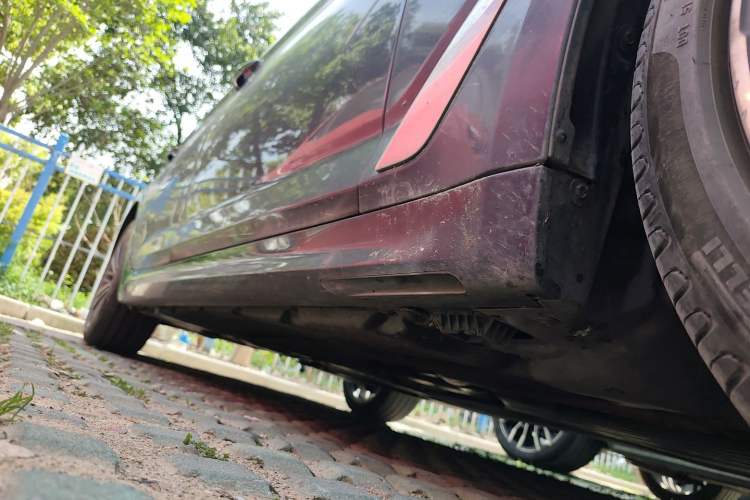 Used BMW 5 Series 2023 530Li Leading Model M Sport Package Right Side Sill