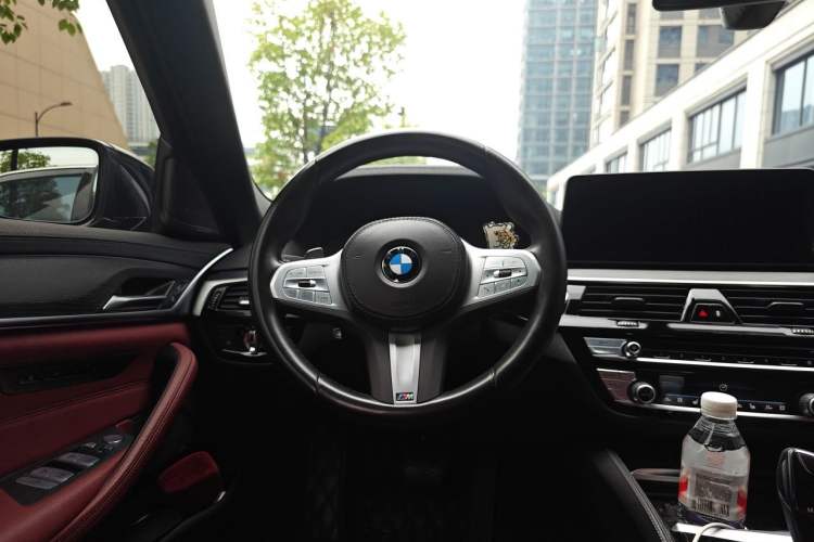 Used BMW 5 Series 2023 530Li Luxury Edition M Sport Package Steering Wheel