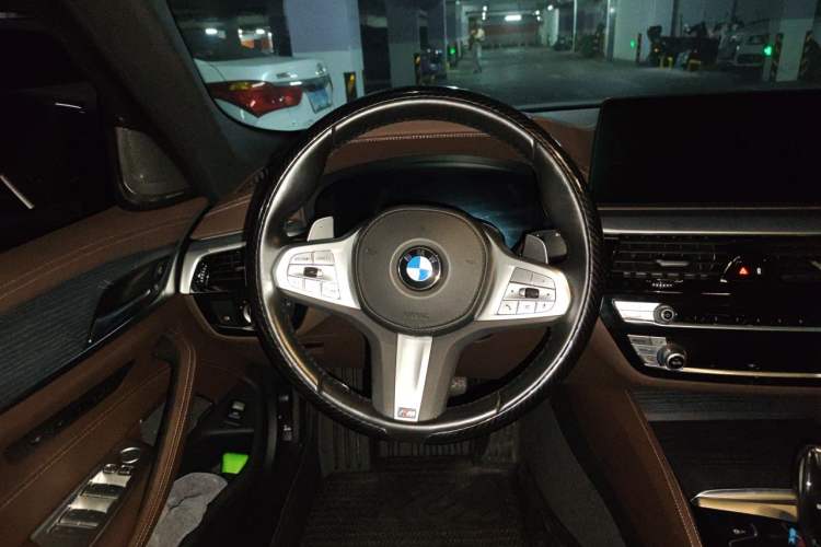Used BMW 5 Series 2023 530Li Luxury Edition M Sport Package Steering Wheel