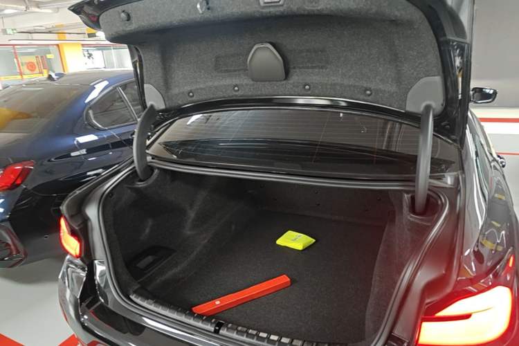 Used BMW 5 Series 2023 Restyled 530Li Leading Edition M Sport Package Trunk