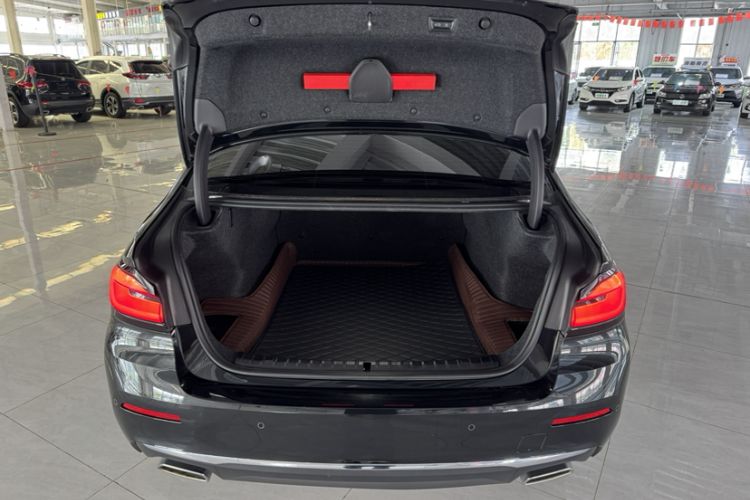 Used BMW 5 Series 2023 530Li xDrive Luxury Package Trunk