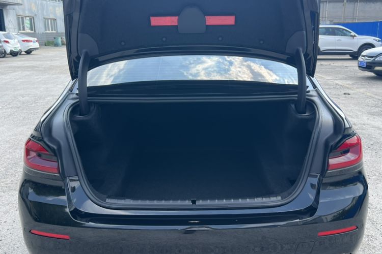 Used BMW 5 Series 2023 530Li Leading Edition Luxury Package Trunk