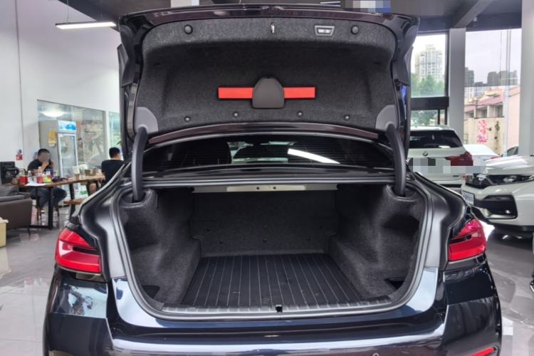 Used BMW 5 Series 2023 530Li Luxury Edition M Sport Package Trunk