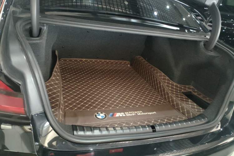 Used BMW 5 Series 2023 Restyled 530Li Leading Edition M Sport Package Trunk