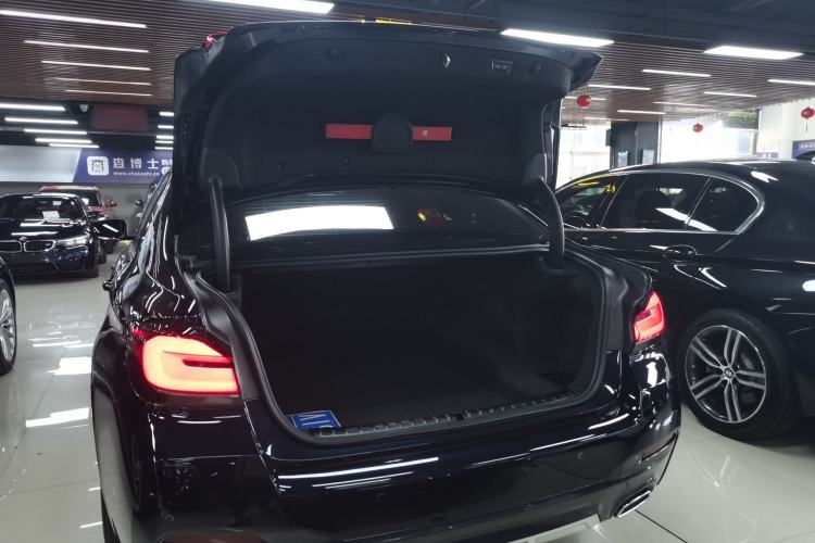 Used BMW 5 Series 2023 Restyled 530Li Leading Edition M Sport Package Trunk