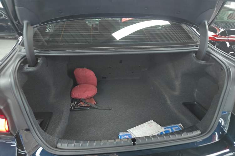 Used BMW 5 Series 2023 530Li Luxury Edition M Sport Package Trunk