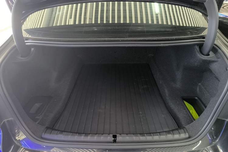 Used BMW 5 Series 2023 530Li Leading Model M Sport Package Trunk