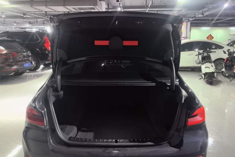 Used BMW 5 Series 2023 530Li Leading Edition Luxury Package Trunk