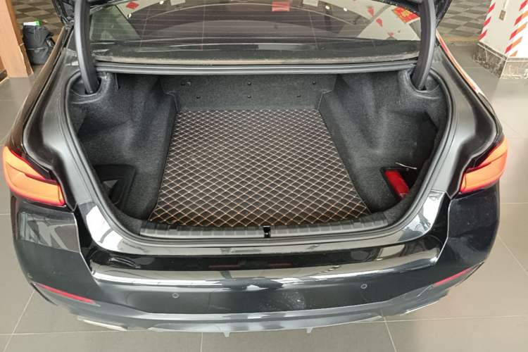 Used BMW 5 Series 2023 530Li Luxury Edition M Sport Package Trunk