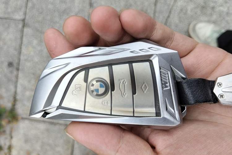 Used BMW 5 Series 2023 530Li Luxury Edition M Sport Package Vehicle Key