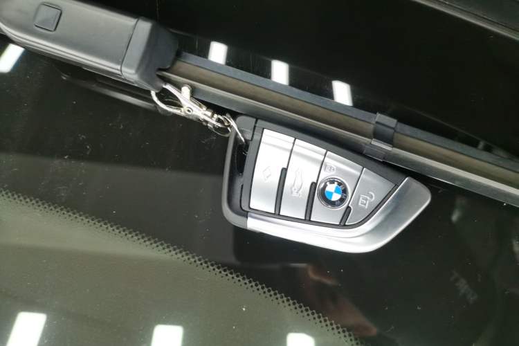 Used BMW 5 Series 2023 530Li Luxury Edition M Sport Package Vehicle Key