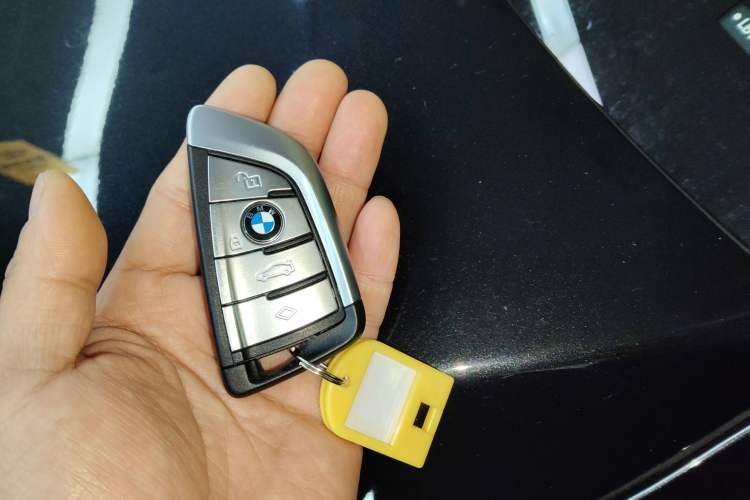 Used BMW 5 Series 2023 Restyled 530Li Luxury Edition M Sport Package Vehicle Key