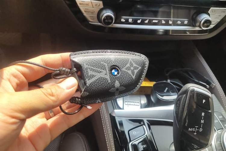Used BMW 5 Series 2023 Restyled 530Li Luxury Edition M Sport Package Vehicle Key