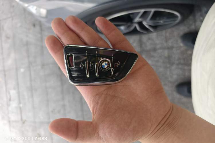 Used BMW 5 Series 2023 Restyled 530Li Leading Edition M Sport Package Vehicle Key