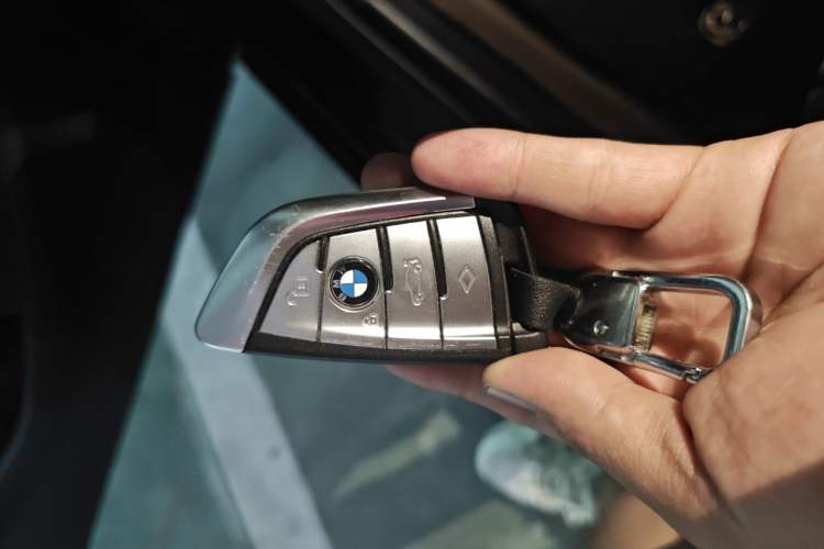 Used BMW 5 Series 2023 530Li Luxury Edition M Sport Package Vehicle Key