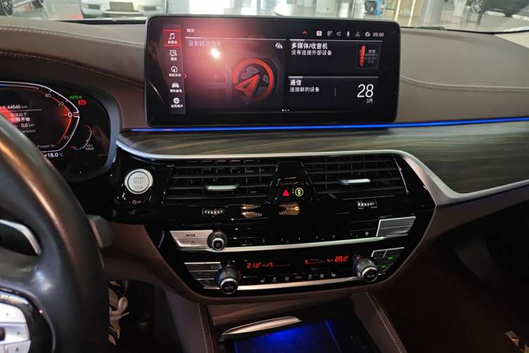Used BMW 5 Series 2023 530Li Leading Edition Luxury Package Audio And AC Panel