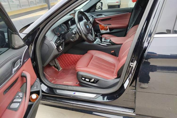 Used BMW 5 Series 2023 530Li Luxury Edition Premium Package Driver Seat