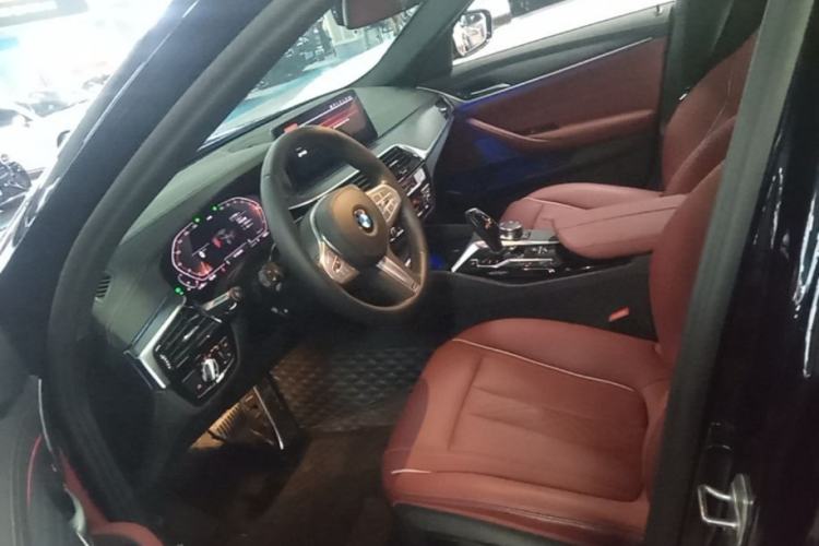 Used BMW 5 Series 2023 530Li Leading Model M Sport Package Driver Seat