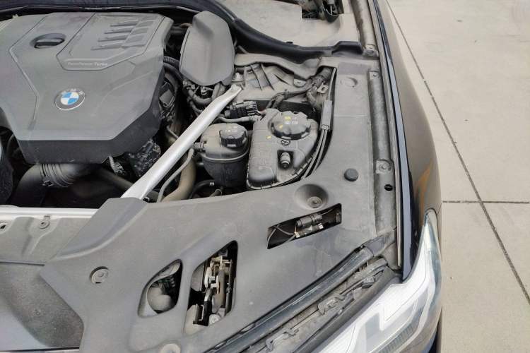 Used BMW 5 Series 2023 530Li Luxury Edition Premium Package Engine Bay Left