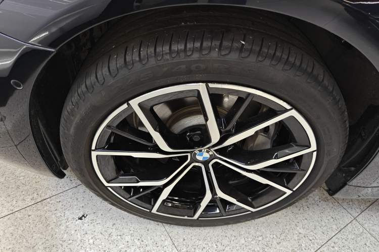 Used BMW 5 Series 2023 530Li Luxury Edition M Sport Package Exterior 4