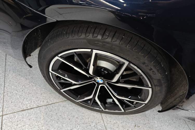 Used BMW 5 Series 2023 530Li Luxury Edition M Sport Package Exterior 5