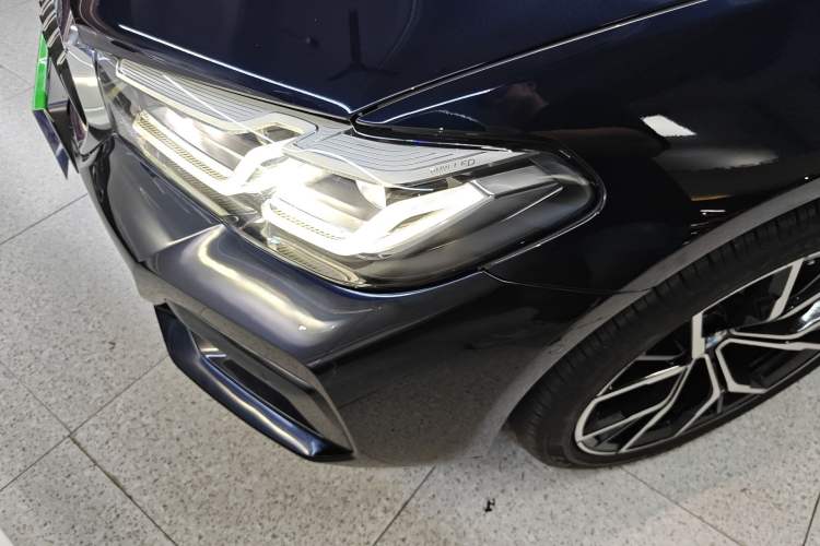 Used BMW 5 Series 2023 530Li Luxury Edition M Sport Package Left Front Headlight
