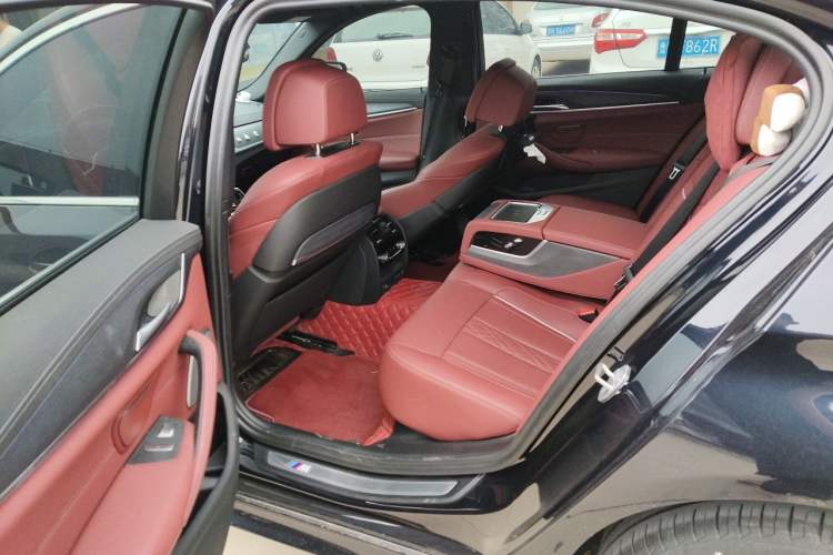 Used BMW 5 Series 2023 530Li Luxury Edition Premium Package Left Rear Seat