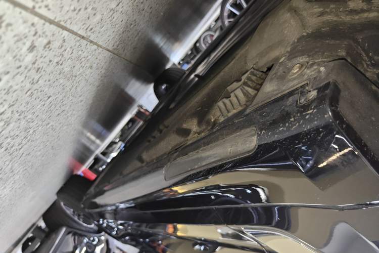 Used BMW 5 Series 2023 530Li Luxury Edition M Sport Package Left Side Sill