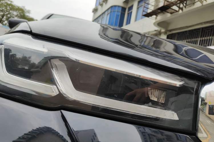 Used BMW 5 Series 2023 530Li Leading Model M Sport Package Right Front Headlight