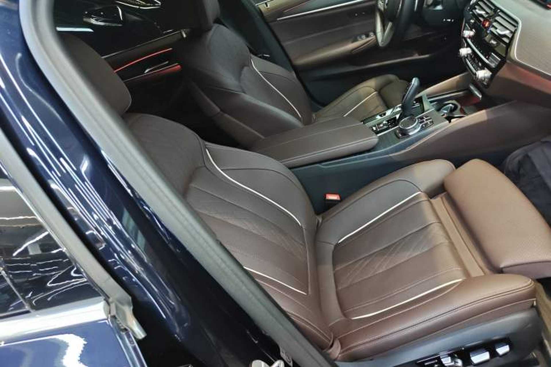 Used BMW 5 Series 2023 530Li Luxury Edition M Sport Package Right Front Seat