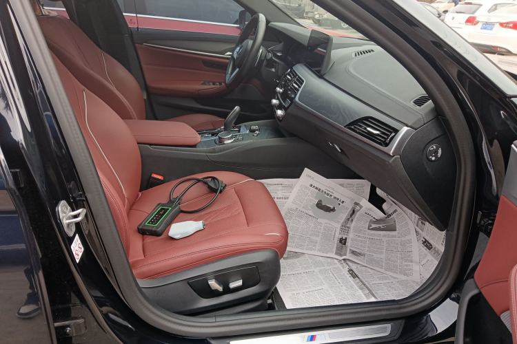 Used BMW 5 Series 2023 530Li Leading Model M Sport Package Right Front Seat