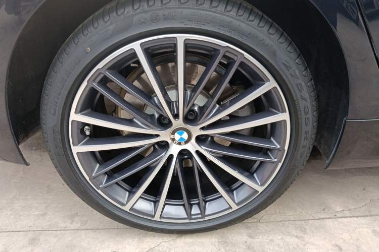Used BMW 5 Series 2023 530Li Leading Model M Sport Package Right Rear Wheel Hub