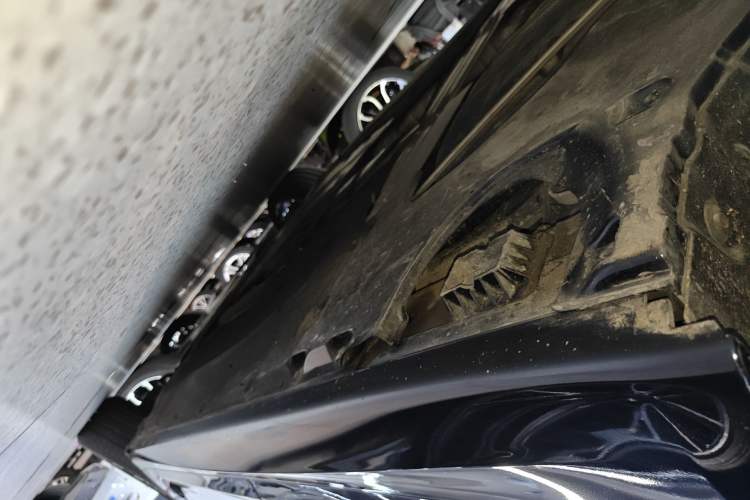 Used BMW 5 Series 2023 530Li Luxury Edition M Sport Package Right Side Sill