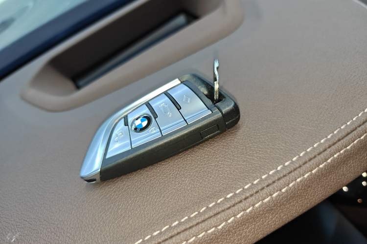 Used BMW 5 Series 2023 530Li Luxury Edition M Sport Package Vehicle Key