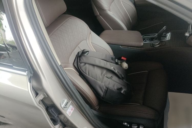 Used BMW 5 Series 2023 530Li Luxury Edition Premium Package Right Front Seat