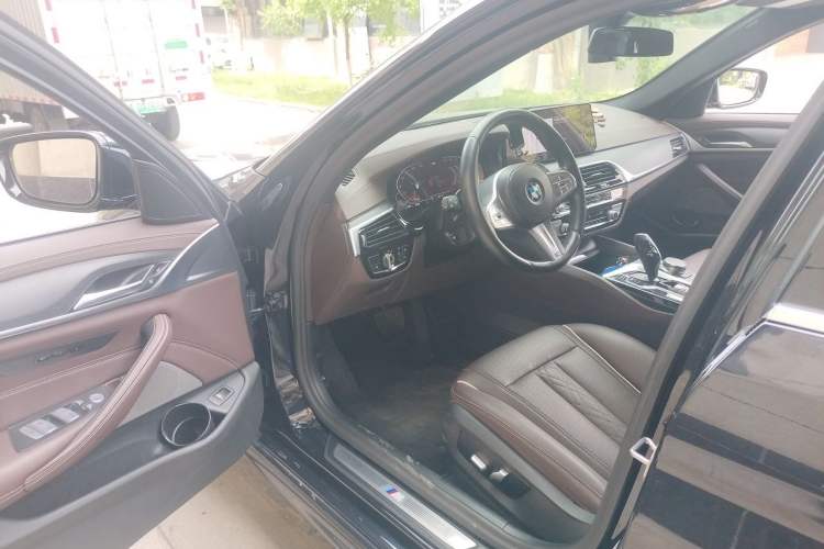 Used BMW 5 Series 2023 530Li Leading Model M Sport Package Driver Seat